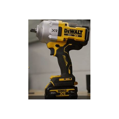 DCF961NT Type 1 Cordless Impact Wrench